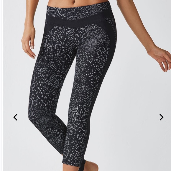 Fabletics Black & White Constellation Print Provence Capri - Picture 1 of 5